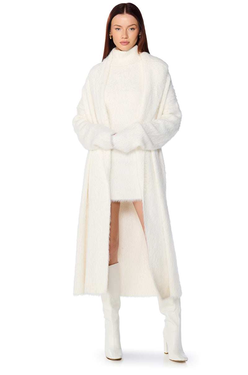 KYLIE FUZZY CARDIGAN IN WHITE