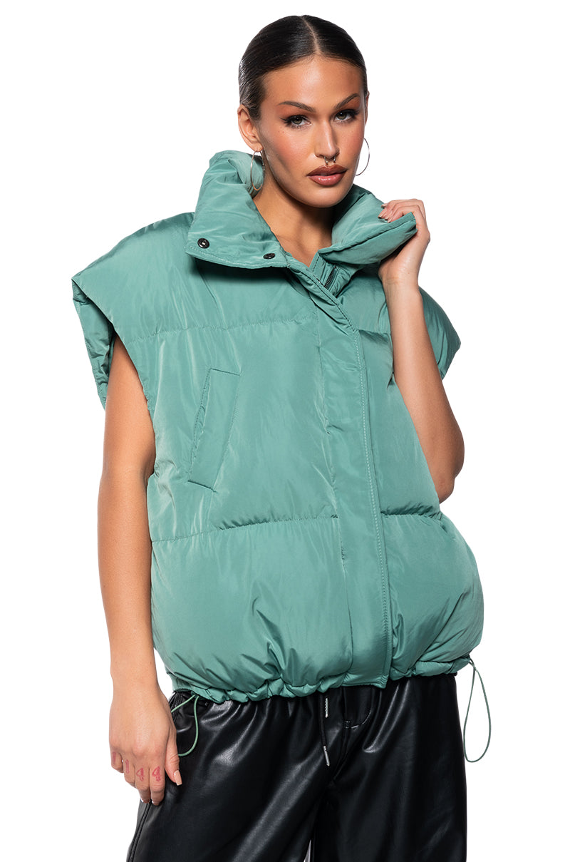 OVERSIZED NYLON PUFFER VEST IN GREEN