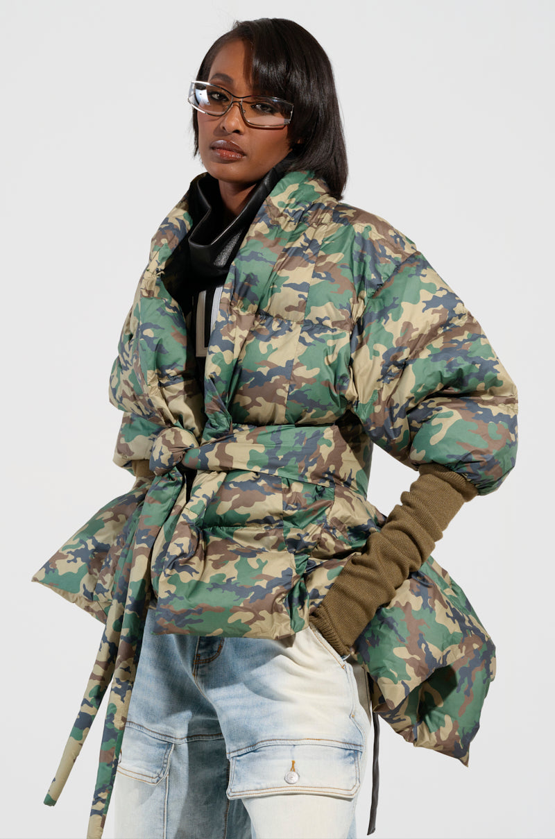 CAMO LONG RIB SLEEVE PEPLUM PUFFER COAT