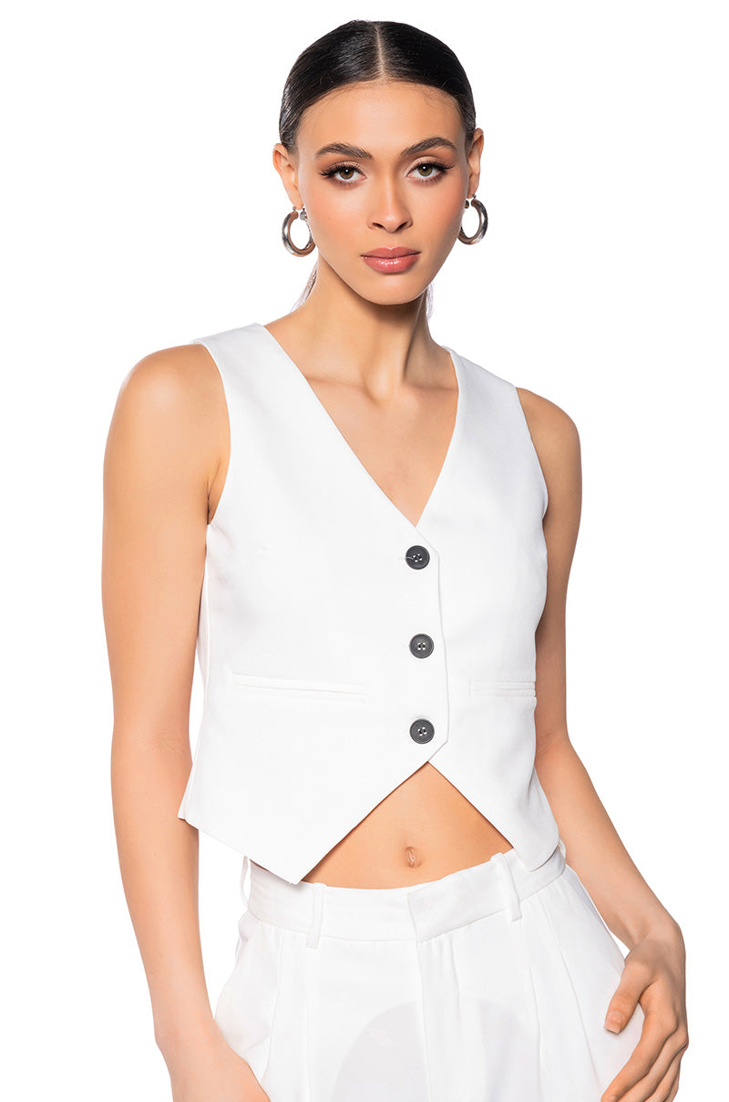 FITTED CROP VEST IN WHITE