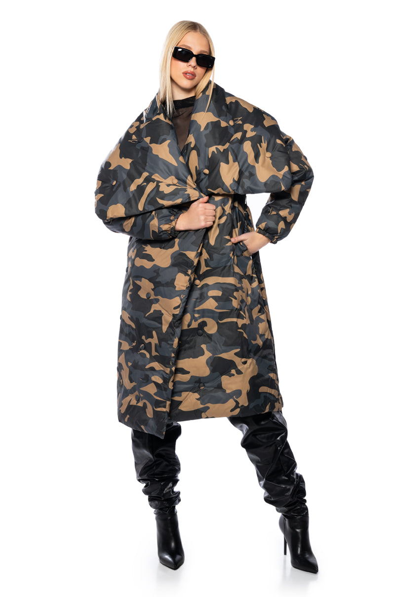 CAMPING TUFTED PUFFER COAT IN CAMO