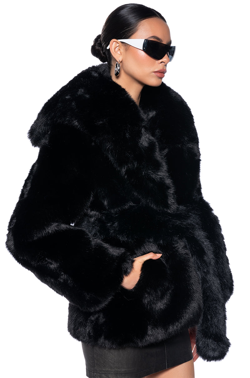 YETI SHARP SHOULDER FAUX FUR JACKET