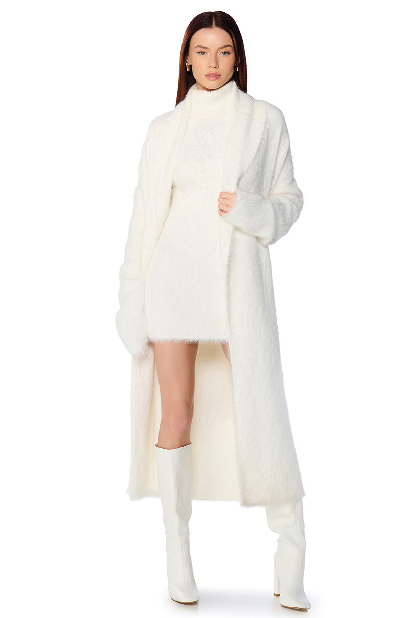 KYLIE FUZZY CARDIGAN IN WHITE