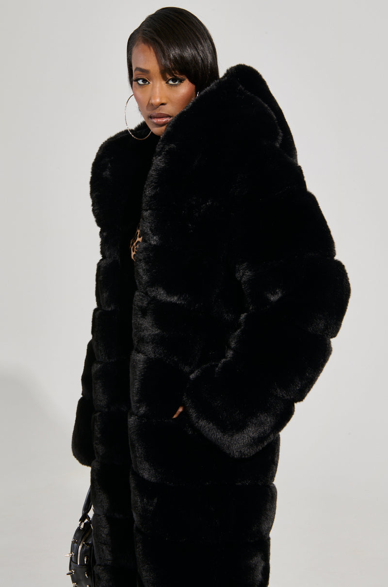 FAUX FUR PANEL HOODED TRENCH IN BLACK