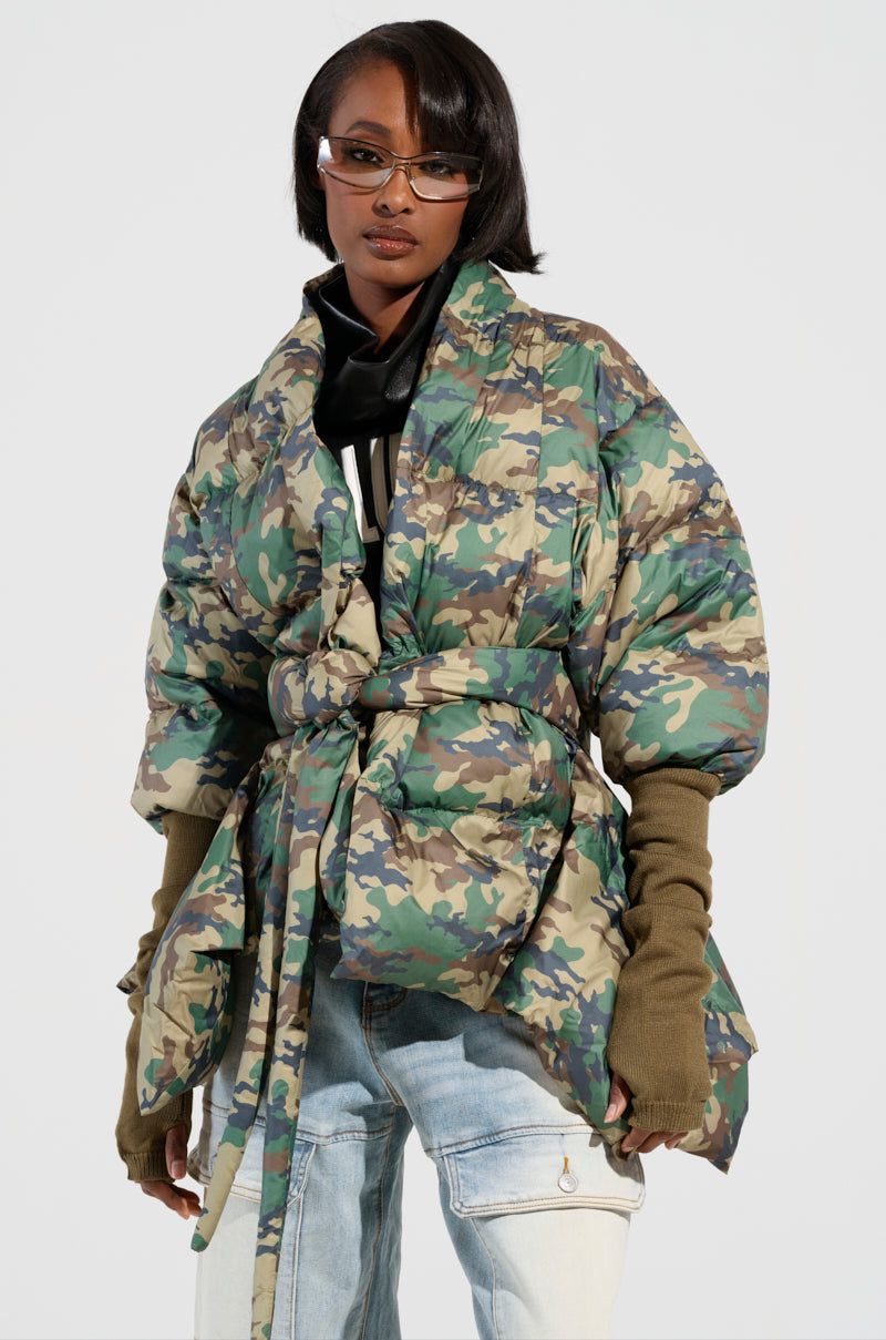 CAMO LONG RIB SLEEVE PEPLUM PUFFER COAT