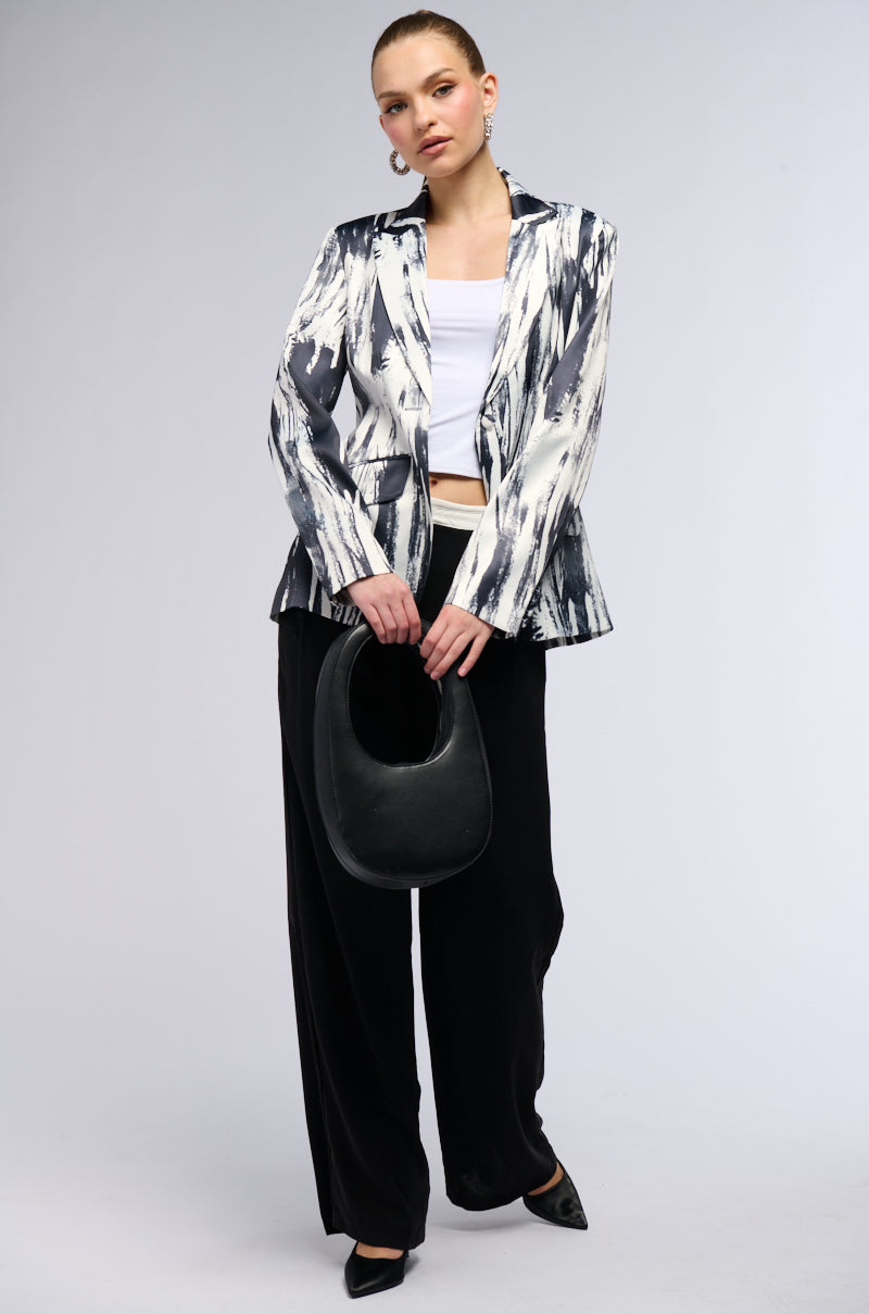 SATIN SCRIBBLE PRINT BLAZER