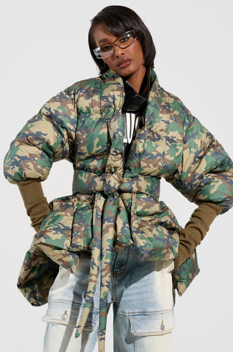 CAMO LONG RIB SLEEVE PEPLUM PUFFER COAT