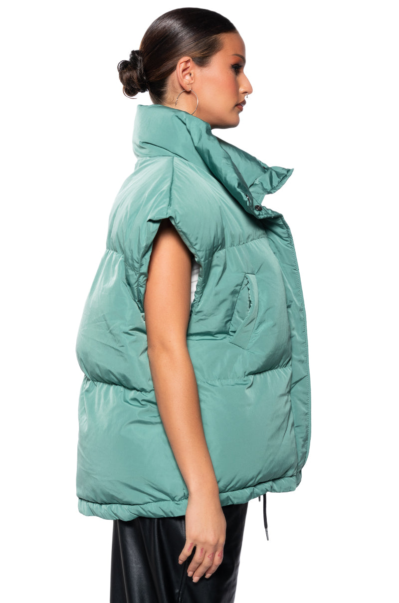 OVERSIZED NYLON PUFFER VEST IN GREEN