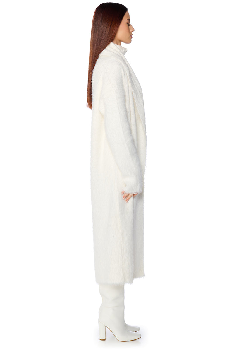 KYLIE FUZZY CARDIGAN IN WHITE