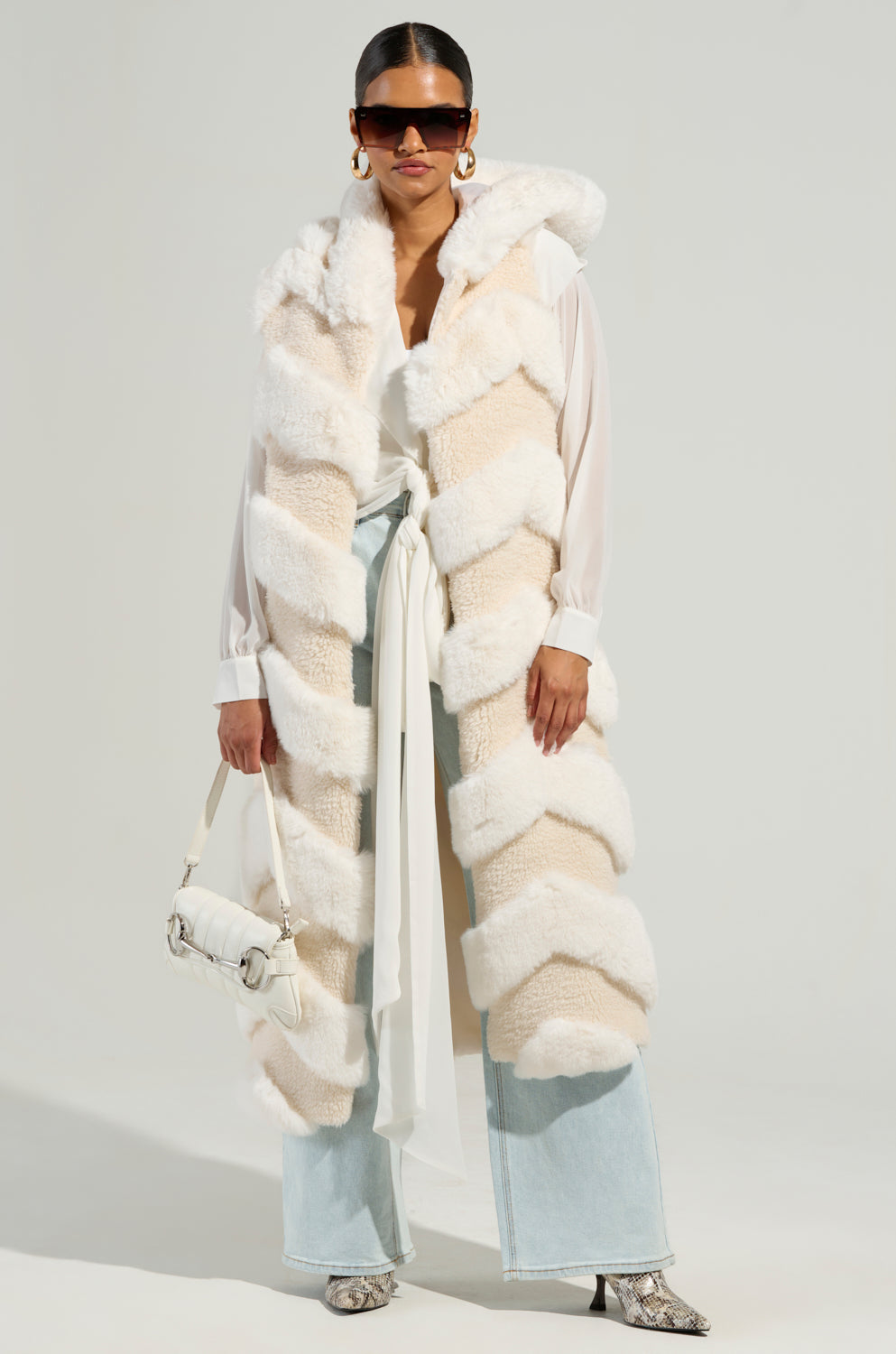 JEMI MIX MATERIAL FAUX FUR VEST IN IVORY