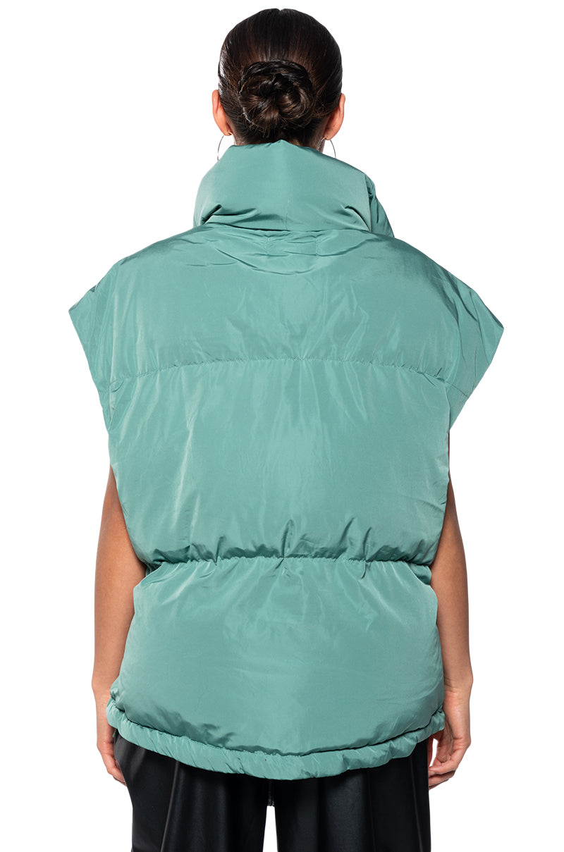 OVERSIZED NYLON PUFFER VEST IN GREEN