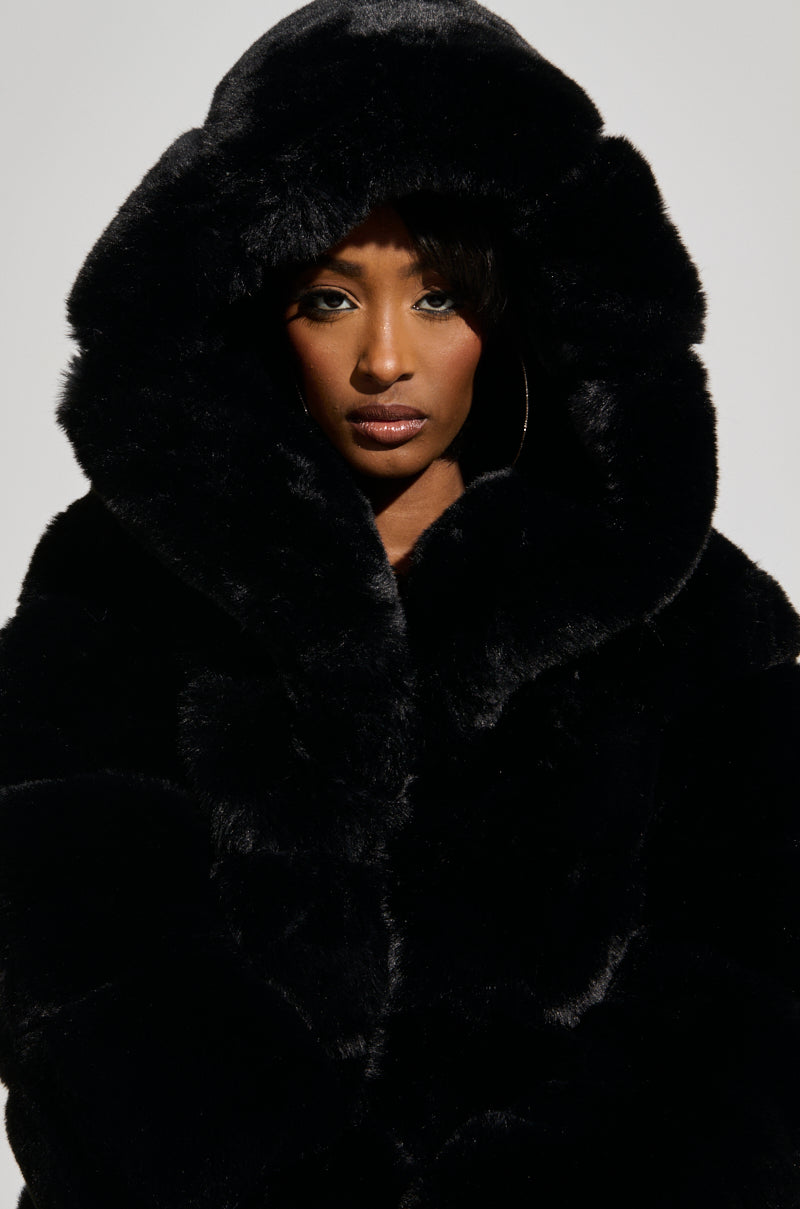 FAUX FUR PANEL HOODED TRENCH IN BLACK