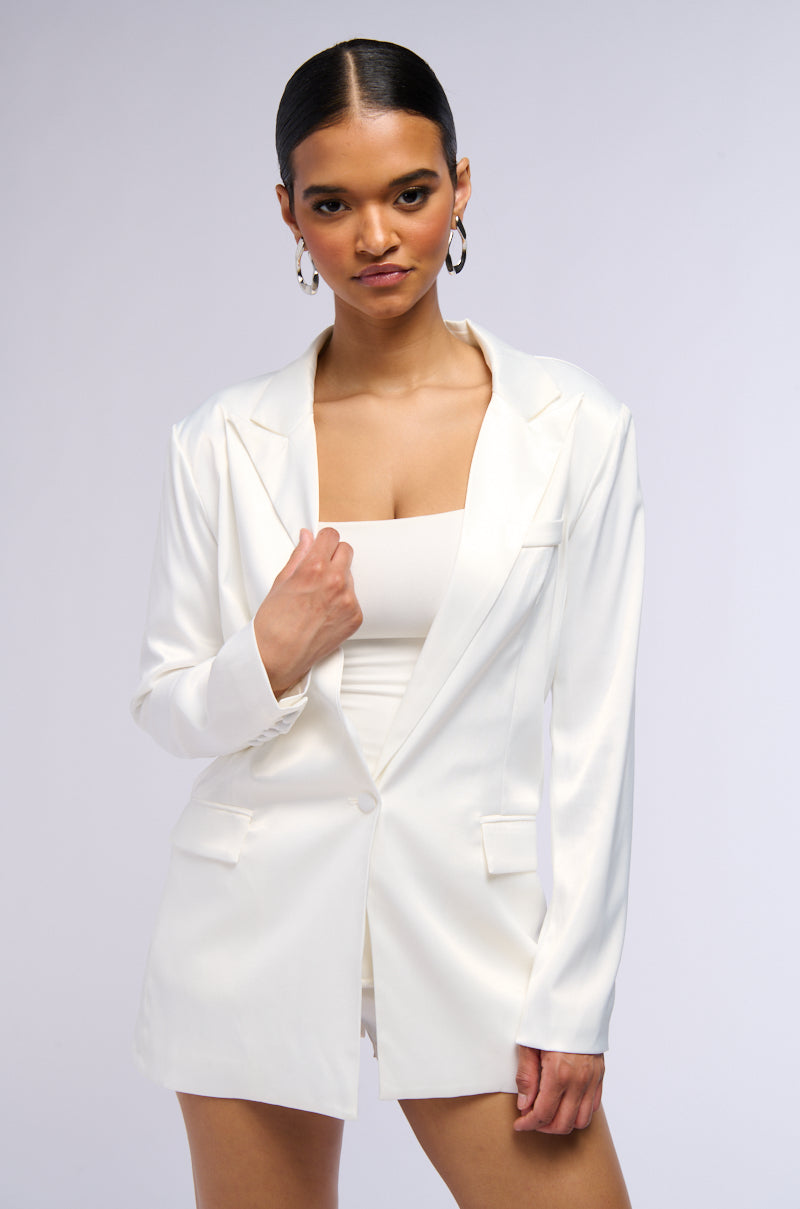 PASSIONE SATIN BLAZER IN WHITE