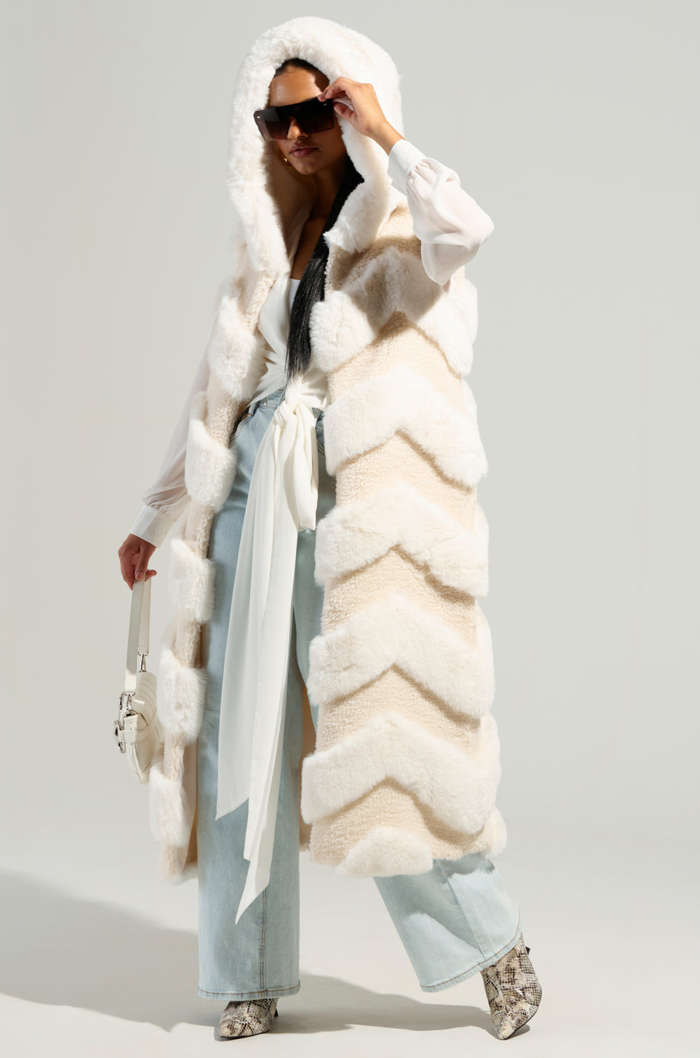 JEMI MIX MATERIAL FAUX FUR VEST IN IVORY