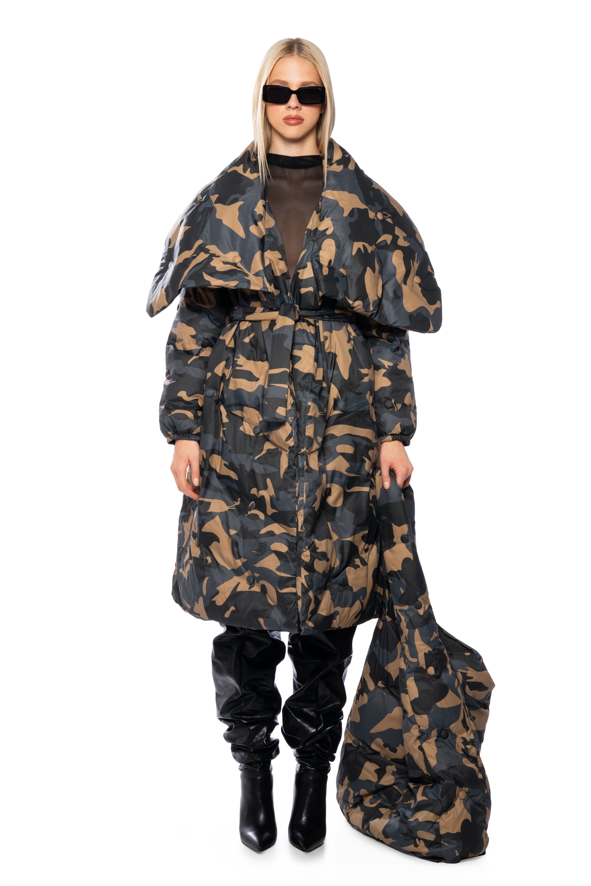 CAMPING TUFTED PUFFER COAT IN CAMO