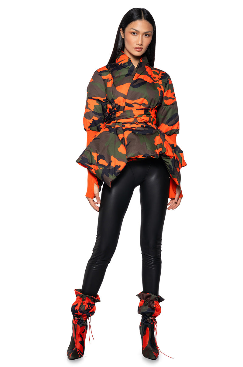 CAMO PEPLUM PUFFER JACKET WITH RIB ARMS AND THUMBHOLE