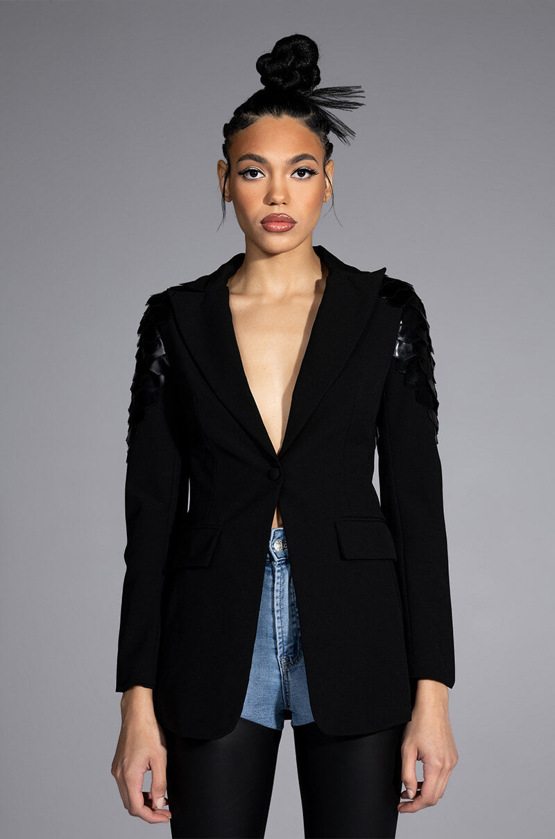 KEEP YOU WAITING SCALE SHOULDER BLAZER