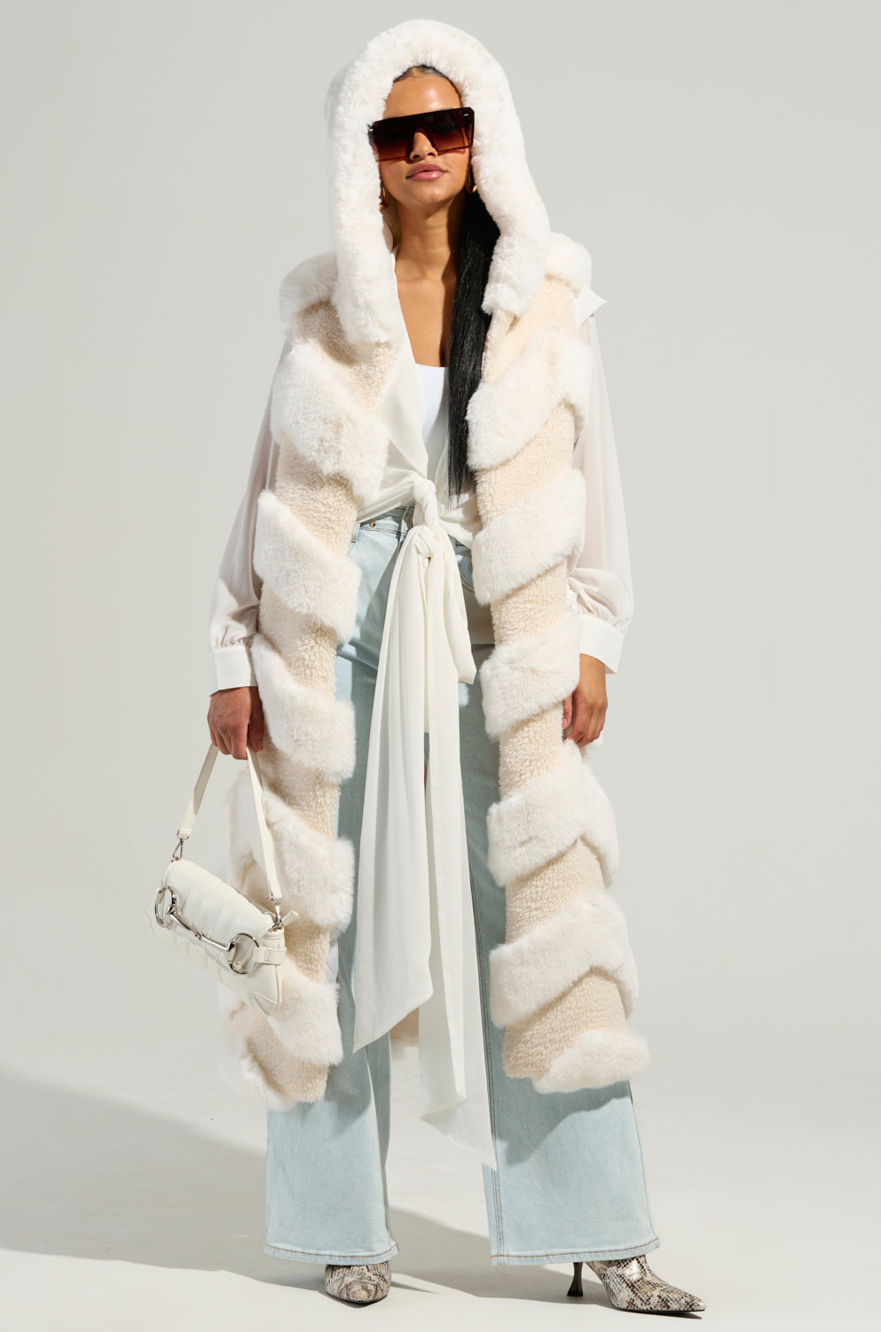 JEMI MIX MATERIAL FAUX FUR VEST IN IVORY