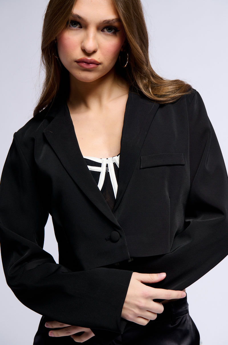 CLASSIC CROP BLAZER IN BLACK