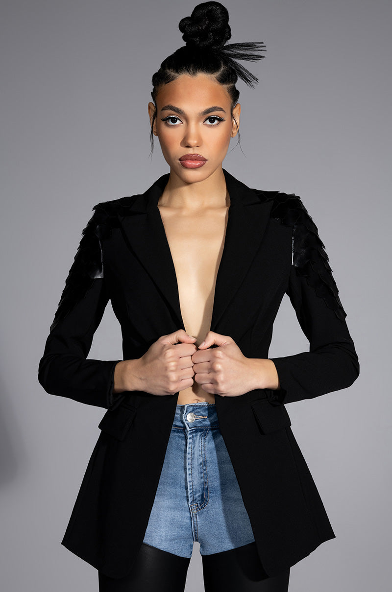 KEEP YOU WAITING SCALE SHOULDER BLAZER