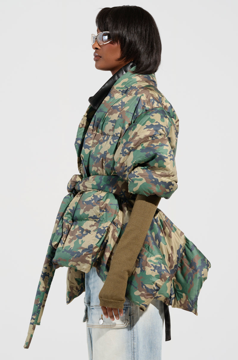 CAMO LONG RIB SLEEVE PEPLUM PUFFER COAT