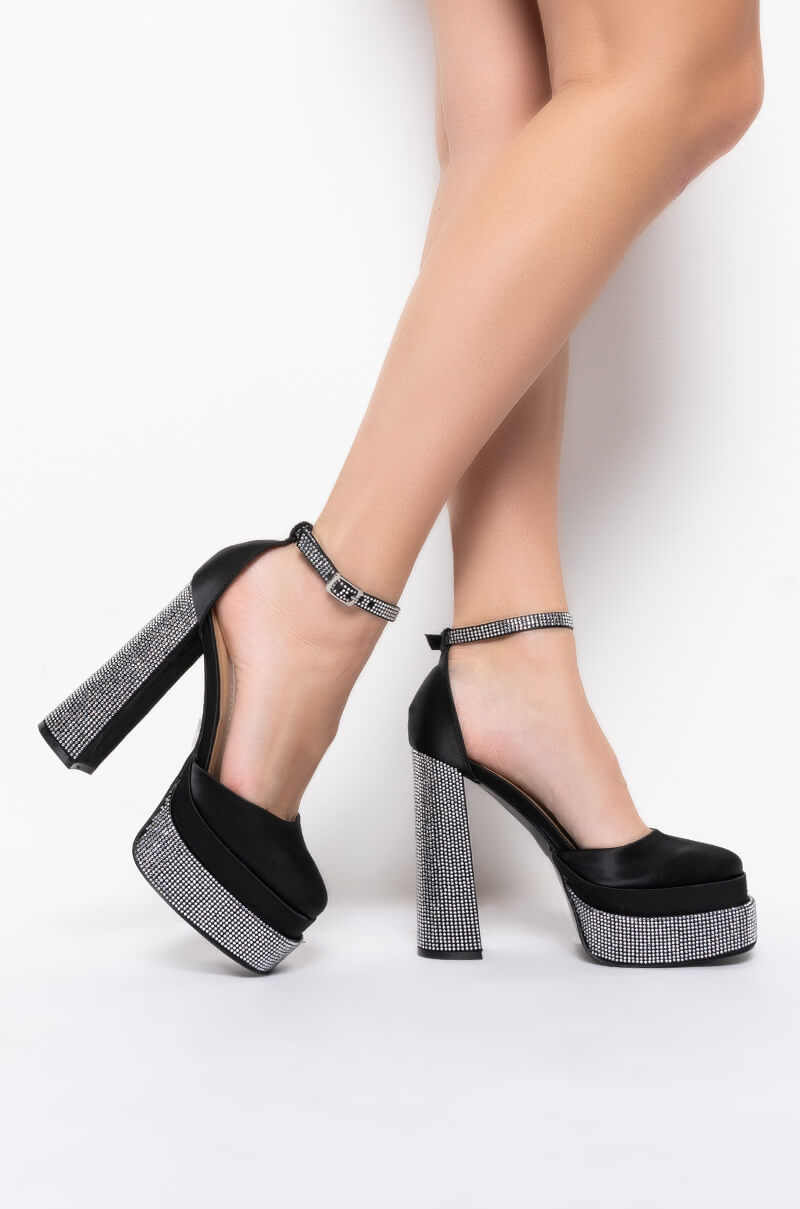 AZALEA WANG SUGAR AND SPICE CHUNKY PUMP IN BLACK
