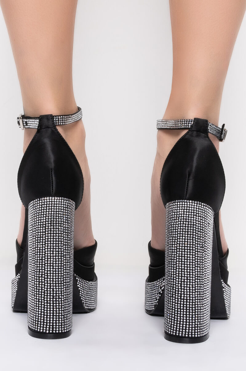 AZALEA WANG SUGAR AND SPICE CHUNKY PUMP IN BLACK