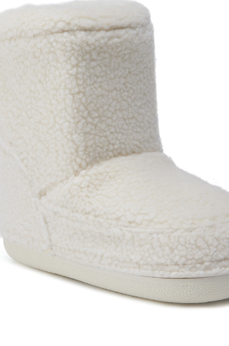 AZALEA WANG SWEETING WHITE SHERPA BOOTIE