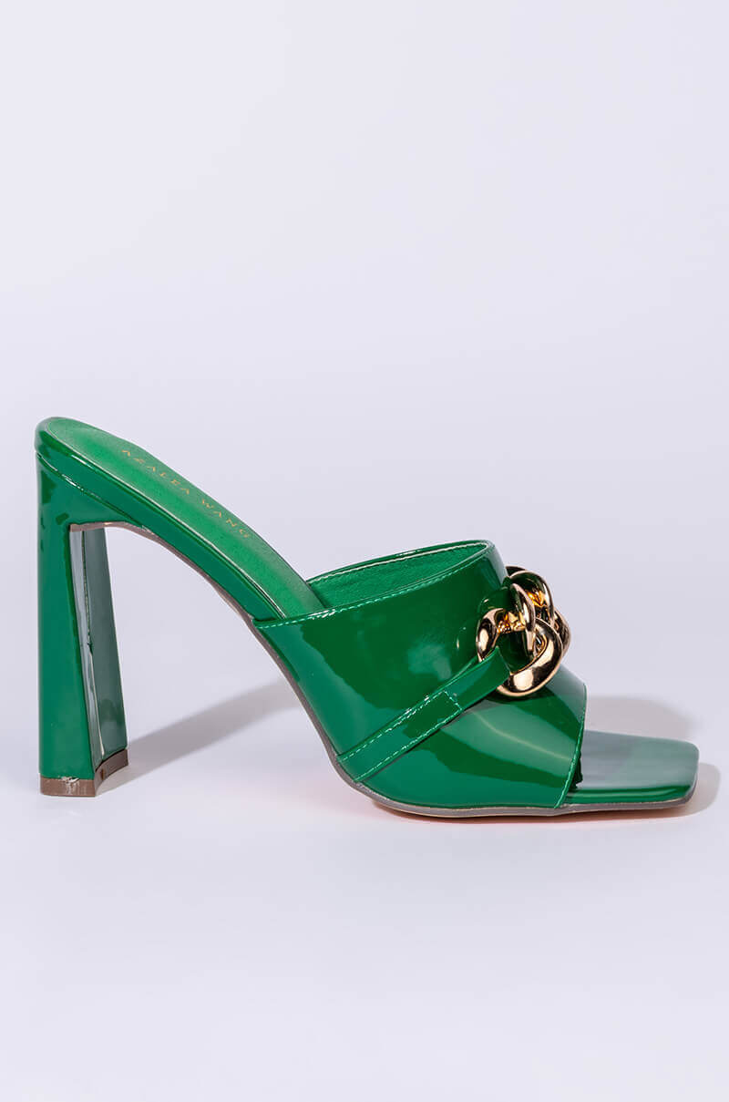 AZALEA WANG TAKE A CHANCE CHUNKY SANDAL IN GREEN