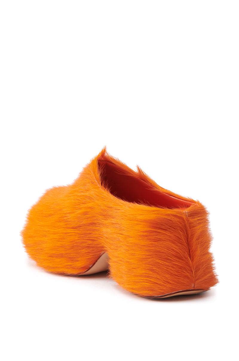 AZALEA WANG LEESHA ORANGE PONY HAIR CLOG