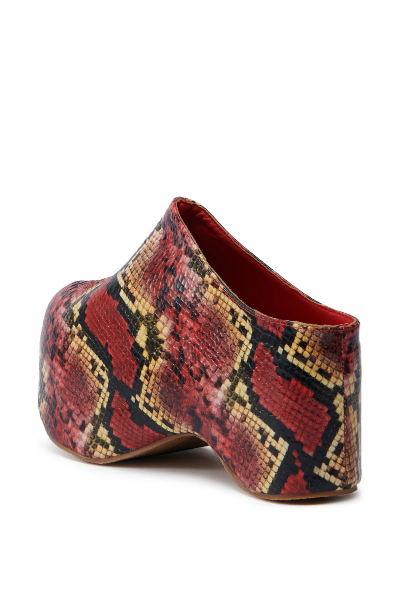 AZALEA WANG TEATREE RED SNAKE FLATFORM CLOGS