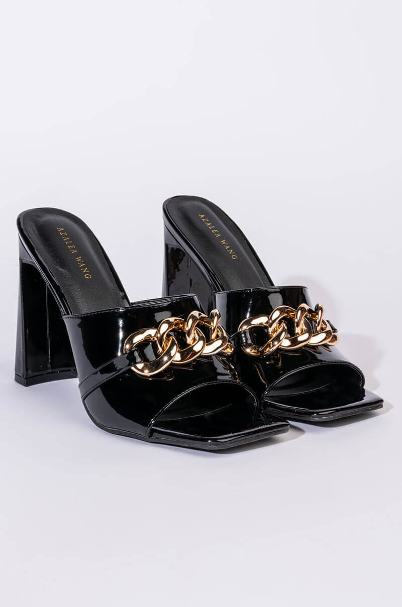 AZALEA WANG TAKE A CHANCE CHUNKY SANDAL IN BLACK