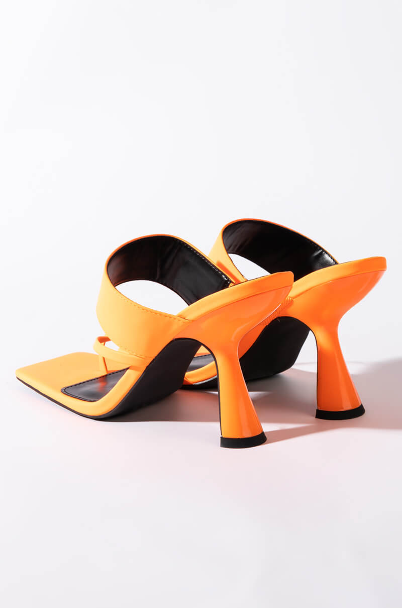 AZALEA WANG CITY DREAMS CHUNKY SANDAL IN ORANGE