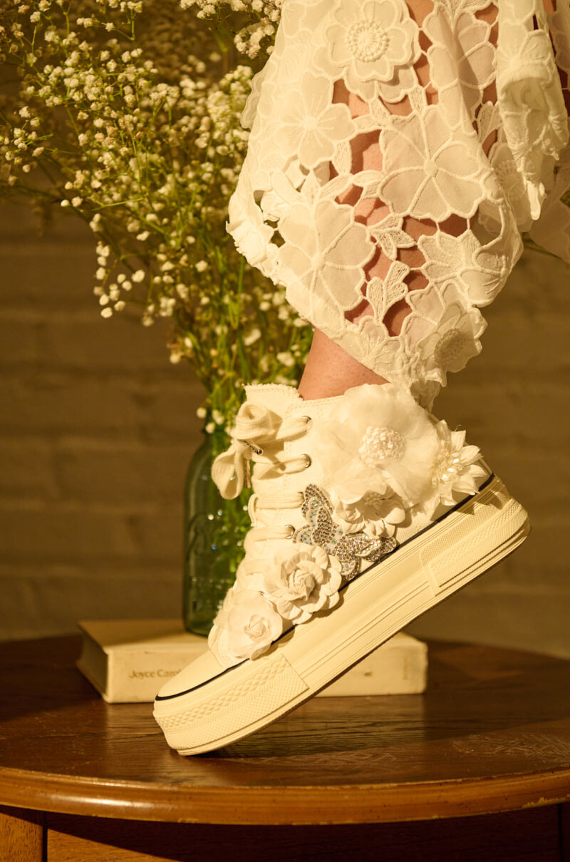 AZALEA WANG PENNY LANE FLOWER EMBELLISHED SNEAKER IN WHITE