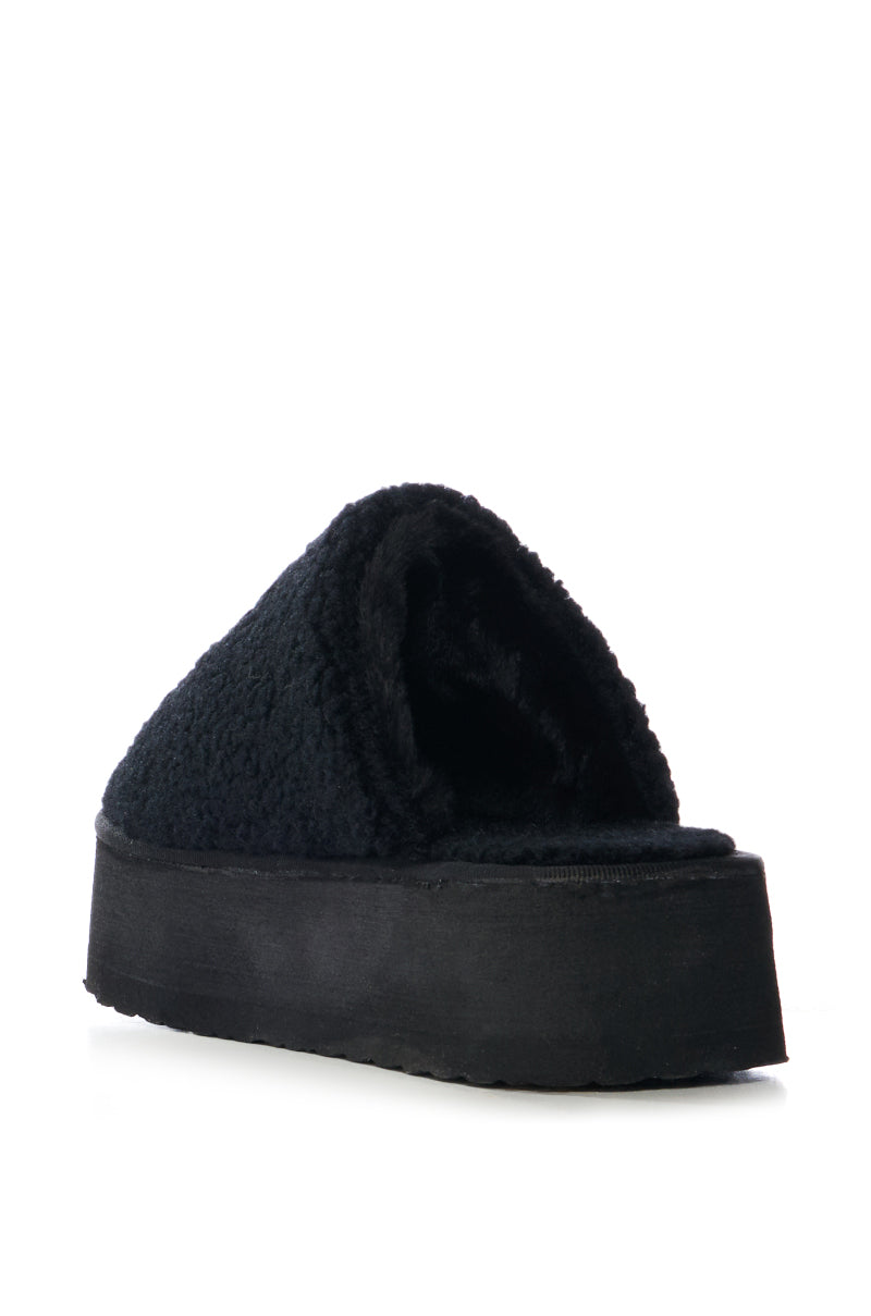 OFF THE CLOCK SHERPA BLACK SLIPPER