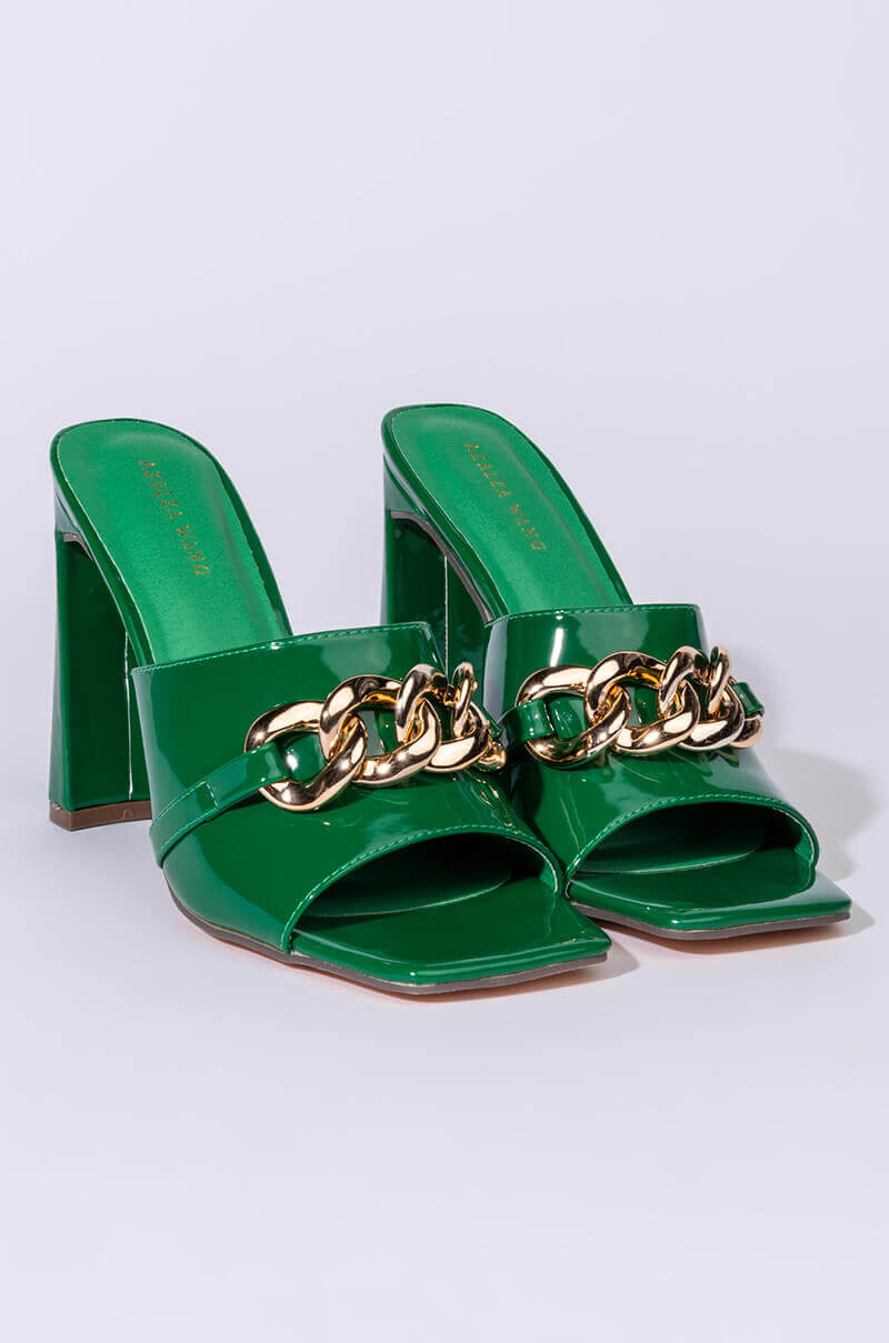 AZALEA WANG TAKE A CHANCE CHUNKY SANDAL IN GREEN