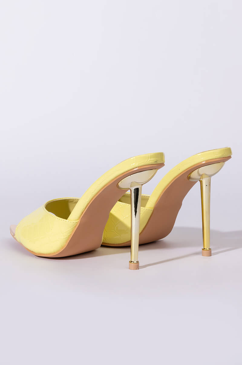 AZALEA WANG HEART ON OVERDRIVE STILETTO SANDAL IN LIME