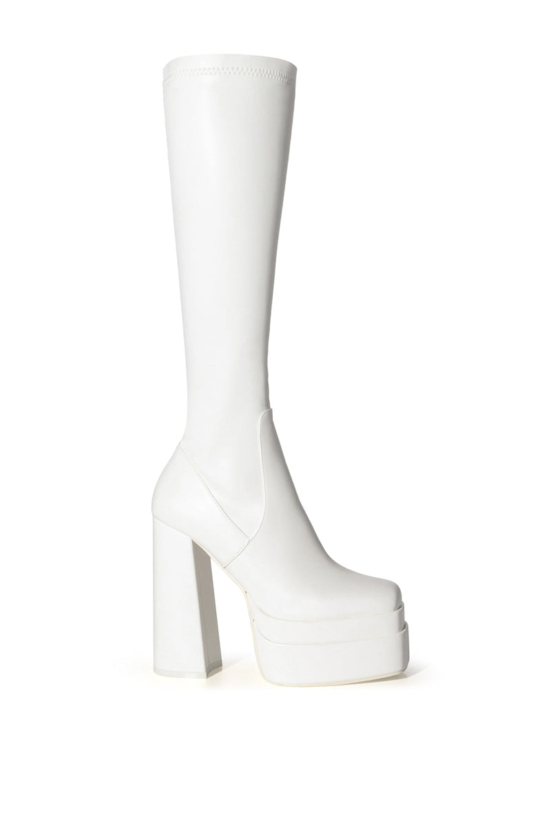 AZALEA WANG MAXINE STRETCH CHUNKY BOOT IN WHITE