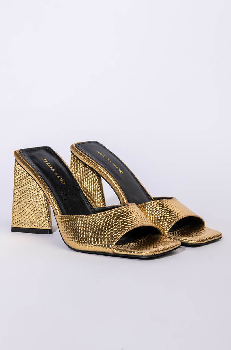 AZALEA WANG WORK FOR IT CHUNKY SANDAL IN GOLD