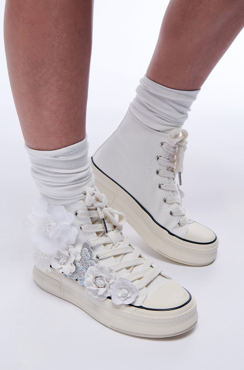 AZALEA WANG PENNY LANE FLOWER EMBELLISHED SNEAKER IN WHITE