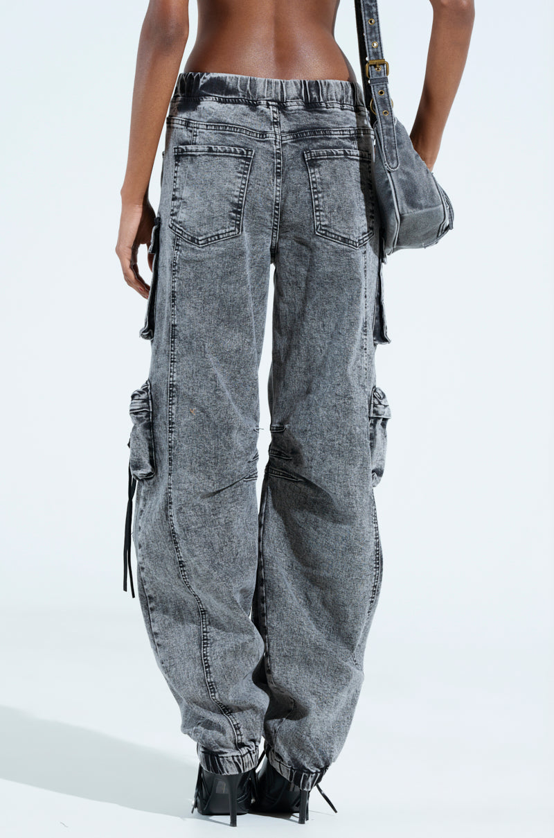 LOOKS FIRE DENIM JOGGER