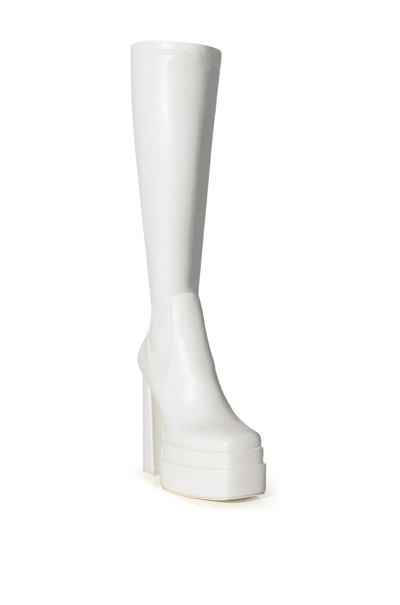 AZALEA WANG MAXINE STRETCH CHUNKY BOOT IN WHITE