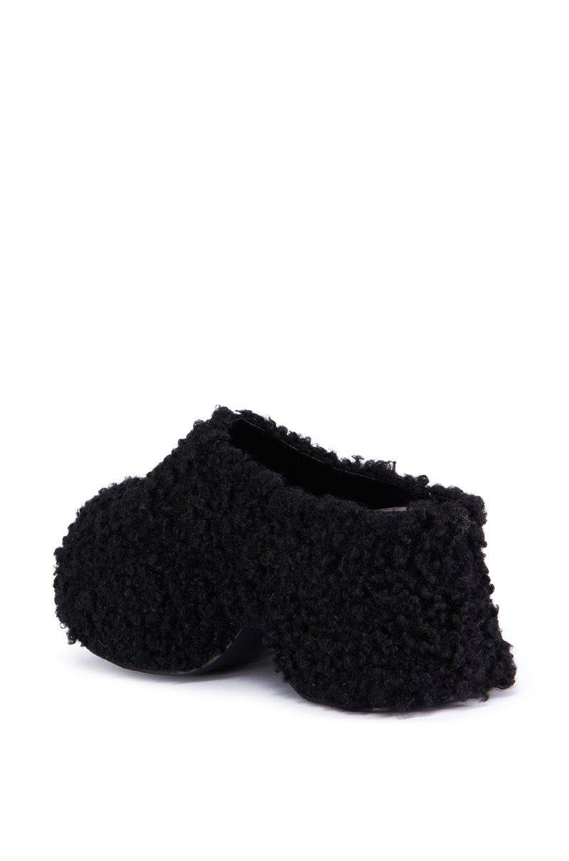 AZALEA WANG MORTICIA BLACK SHERPA CLOG