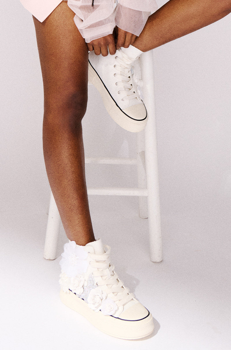 AZALEA WANG PENNY LANE FLOWER EMBELLISHED SNEAKER IN WHITE