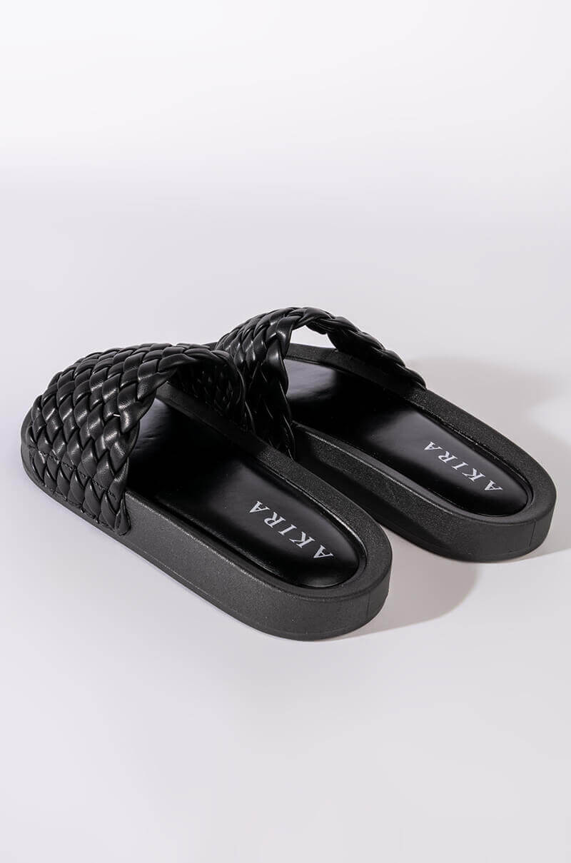 TWISTED LOVE FLAT SANDAL IN BLACK