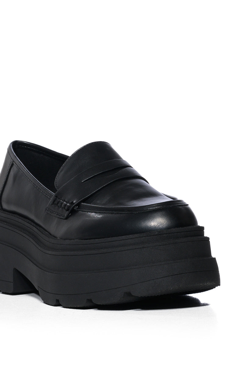 AZALEA WANG PAX CLASSIC FLATFORM LOAFER IN BLACK