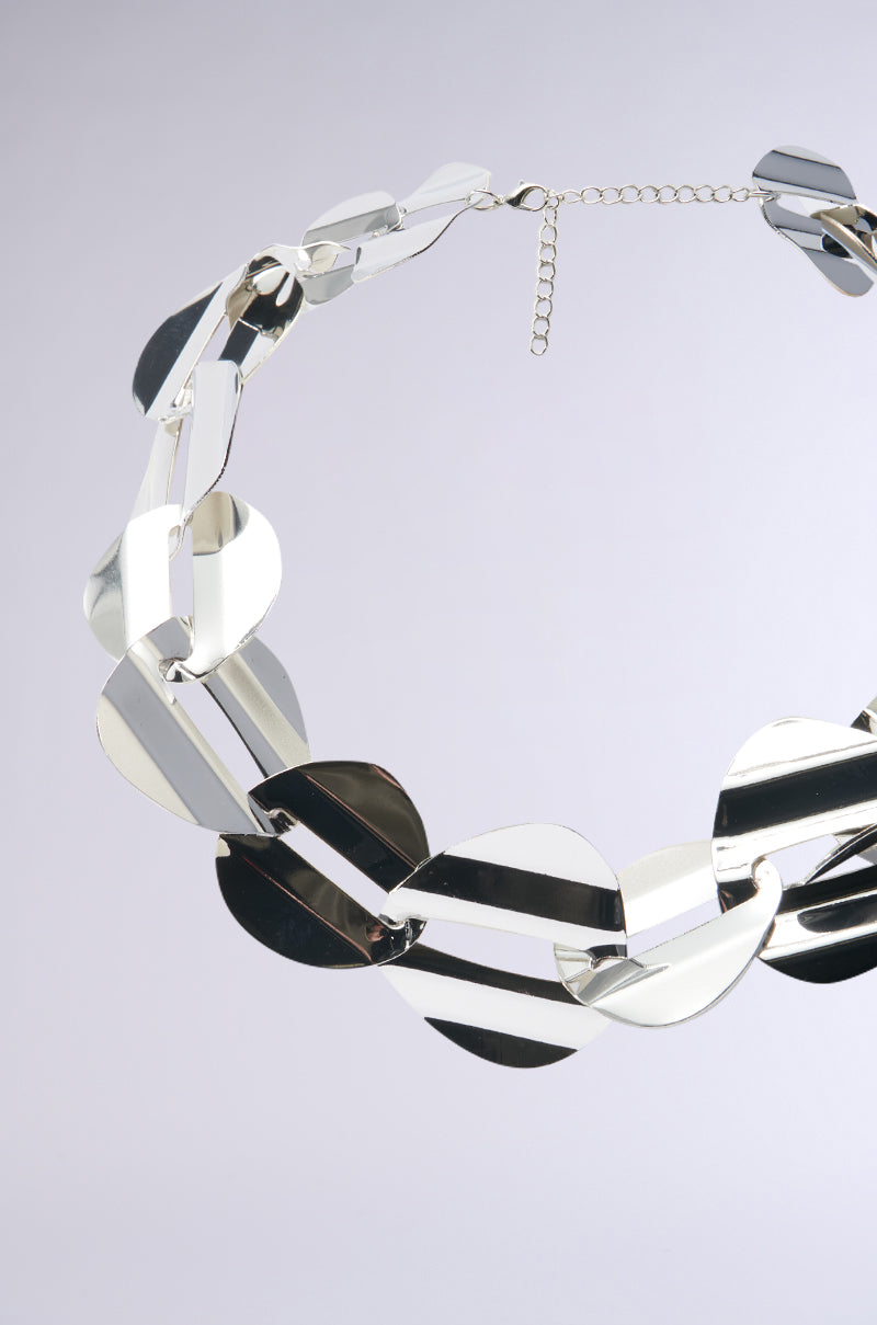 IYKYK STATEMENT NECKLACE