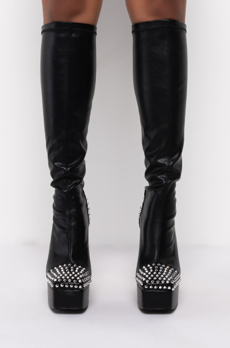 AZALEA WANG RIGHT ON BEAT CHUNKY BOOT IN BLACK