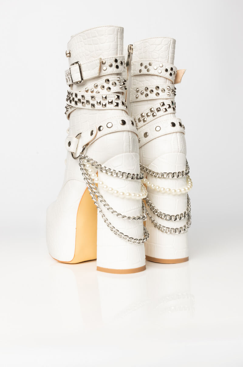 AZALEA WANG BAD DREAM CHUNKY BOOTIE IN WHITE