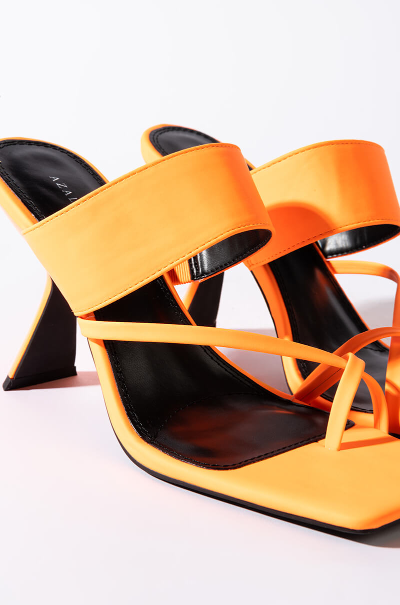 AZALEA WANG CITY DREAMS CHUNKY SANDAL IN ORANGE